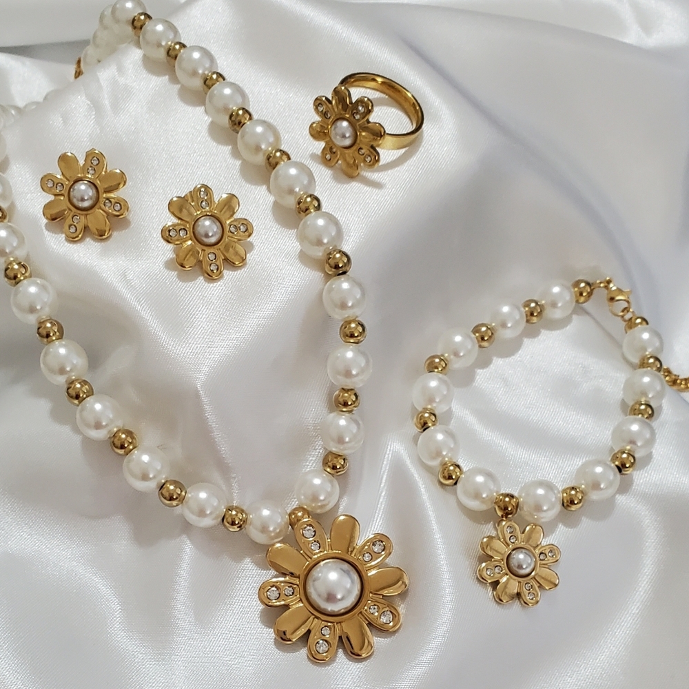 18K Gold Plated  White Natural Pearl Flowers Set